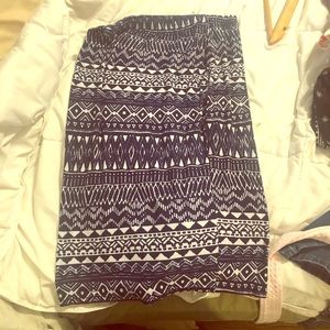 Pencil skirt. Stretchy. Fits tight to the hips.